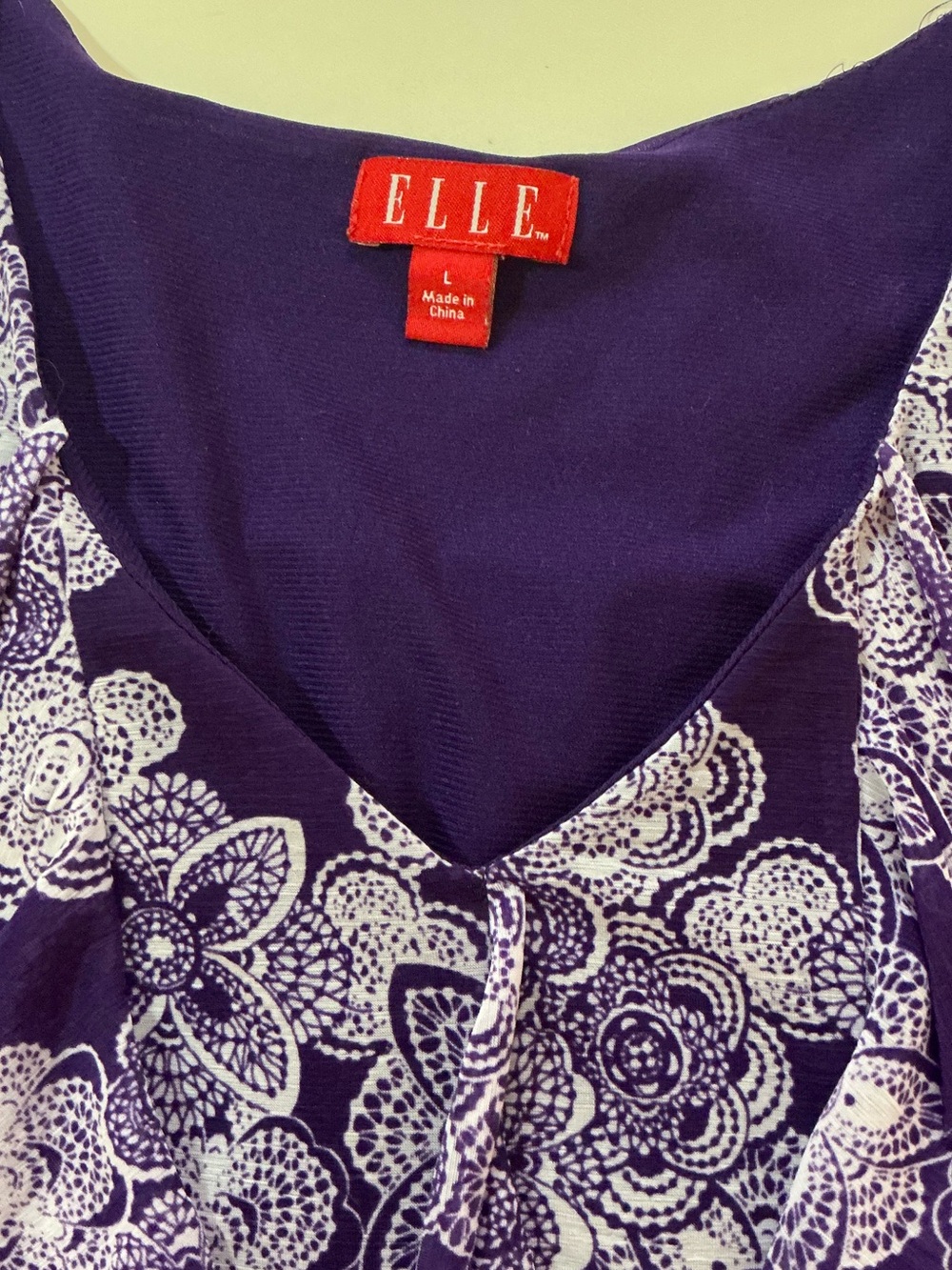 Elle Purple Ruffled VNeck Short Flutter Sleeve Blouse Size Large - Picture 8 of 12